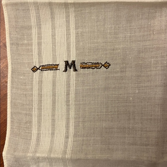 Vintage ‘M’ or ‘W’ Monogrammed handkerchief - Picture 2 of 4